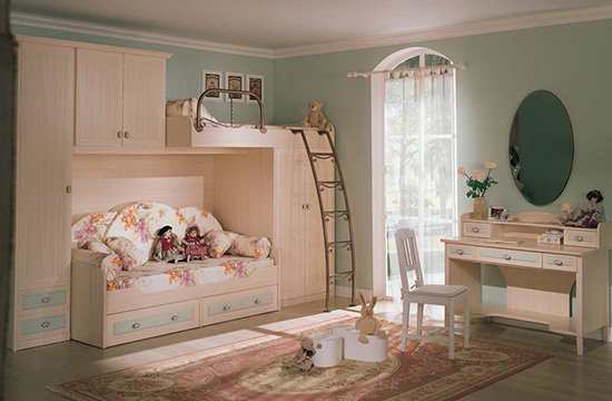 спальное и рабочее место в детской комнате
