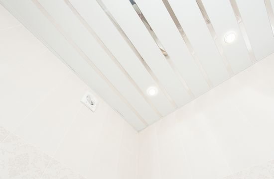 Ремонт потолка в ванной комнате